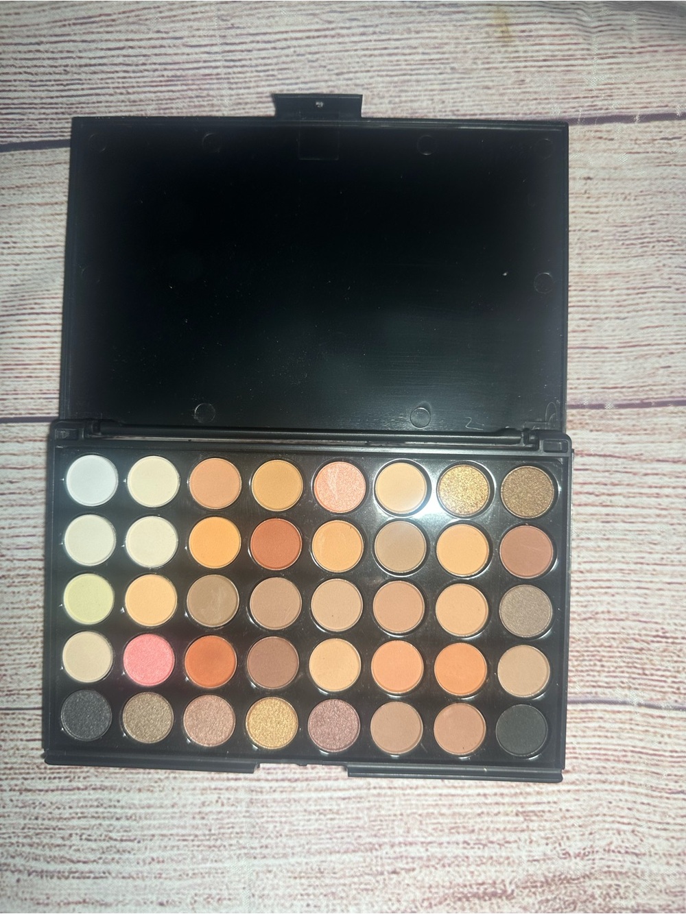 POPFEEL Cosmetic 40-Color Eyeshadow Palette